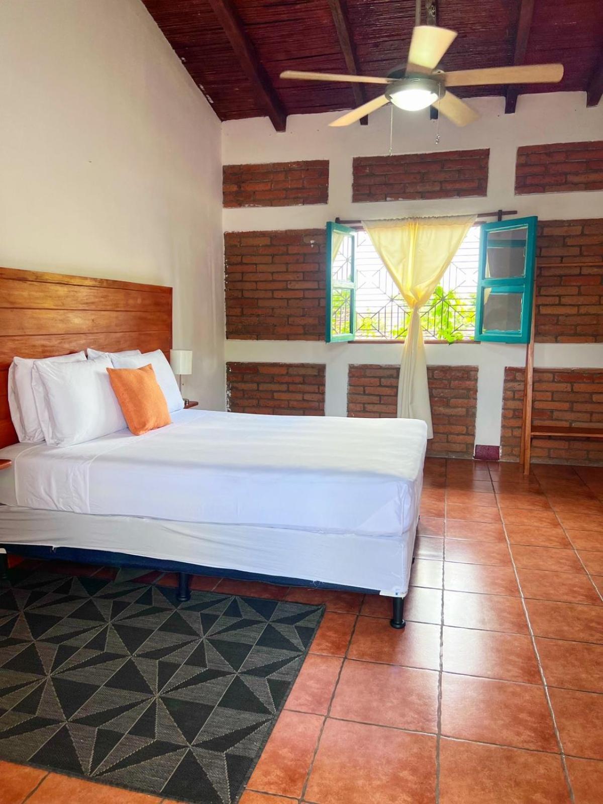Hotel Al Sole León Екстериор снимка