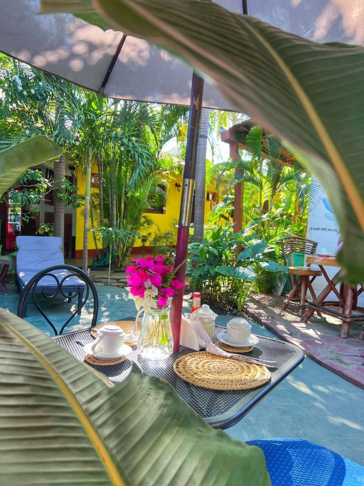 Hotel Al Sole León Екстериор снимка